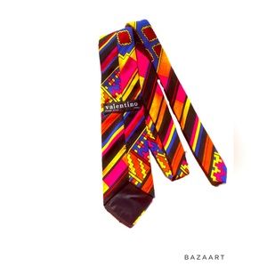 Vintage Valentino mens tie 100% palace silk